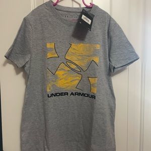 Youth Under Armour T-Shirt - Medium NWT
